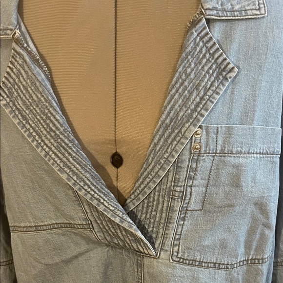 We The Free Light Blue Denim Top - Picture 2 of 9